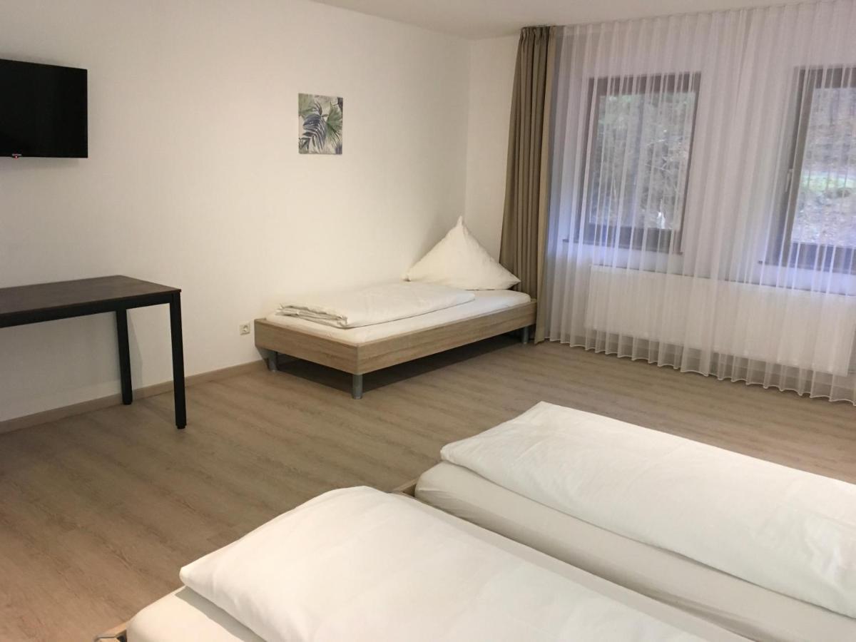 Hotel-Pension Zum Paradies Віллінген Екстер'єр фото