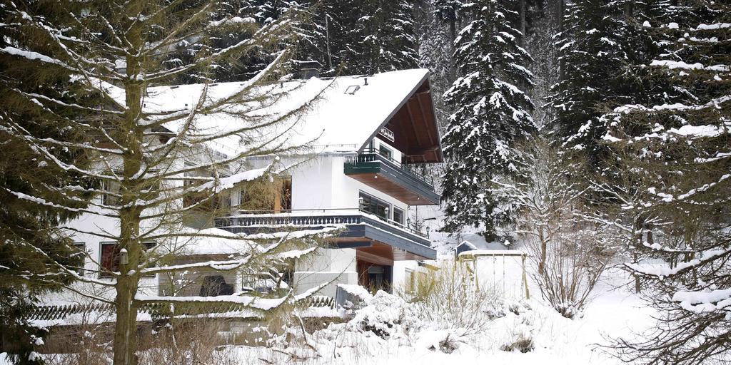 Hotel-Pension Zum Paradies Віллінген Екстер'єр фото