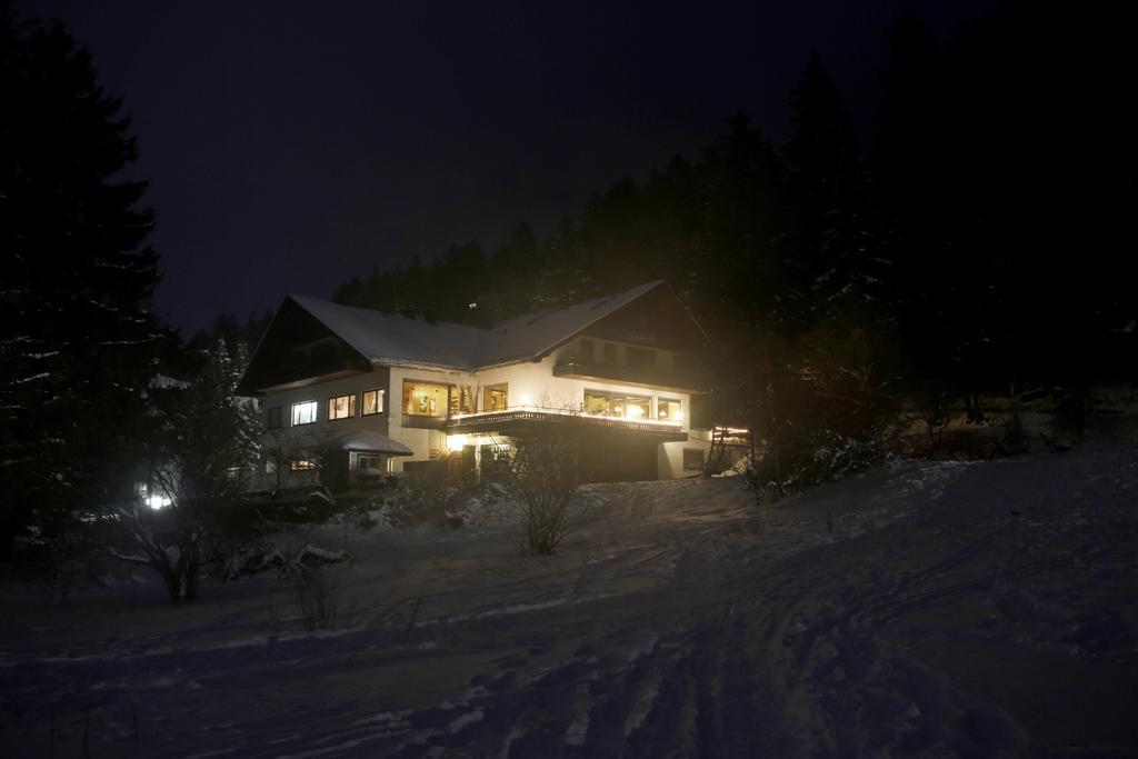 Hotel-Pension Zum Paradies Віллінген Екстер'єр фото