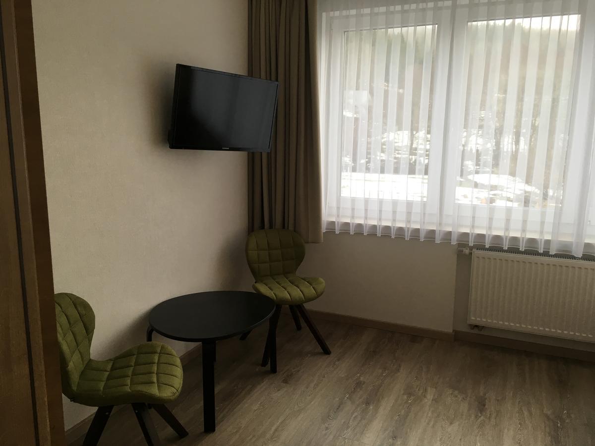 Hotel-Pension Zum Paradies Віллінген Екстер'єр фото
