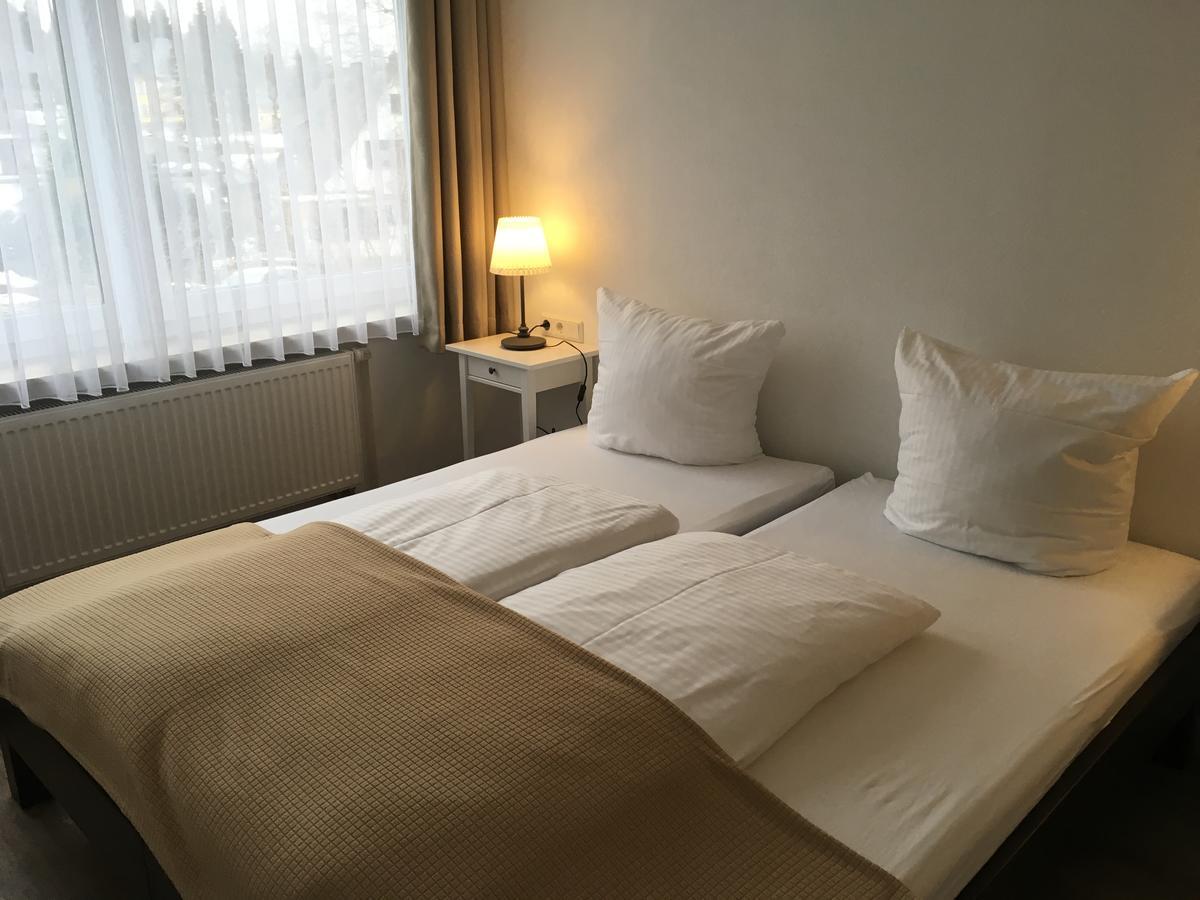 Hotel-Pension Zum Paradies Віллінген Екстер'єр фото