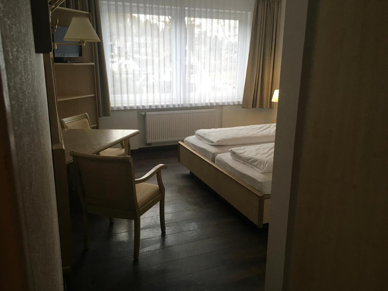 Hotel-Pension Zum Paradies Віллінген Екстер'єр фото